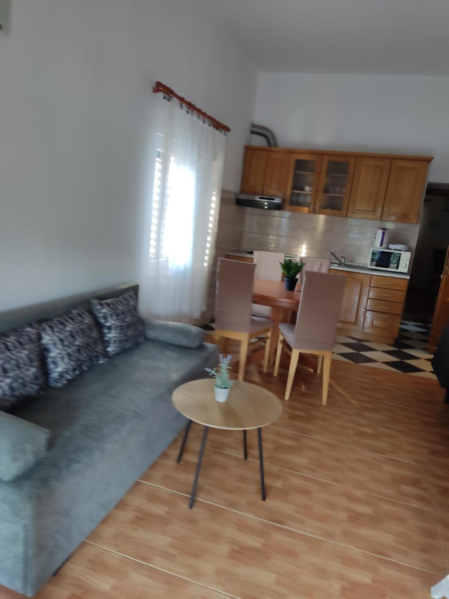 Apartments Ivana Loviste Bagian luar foto