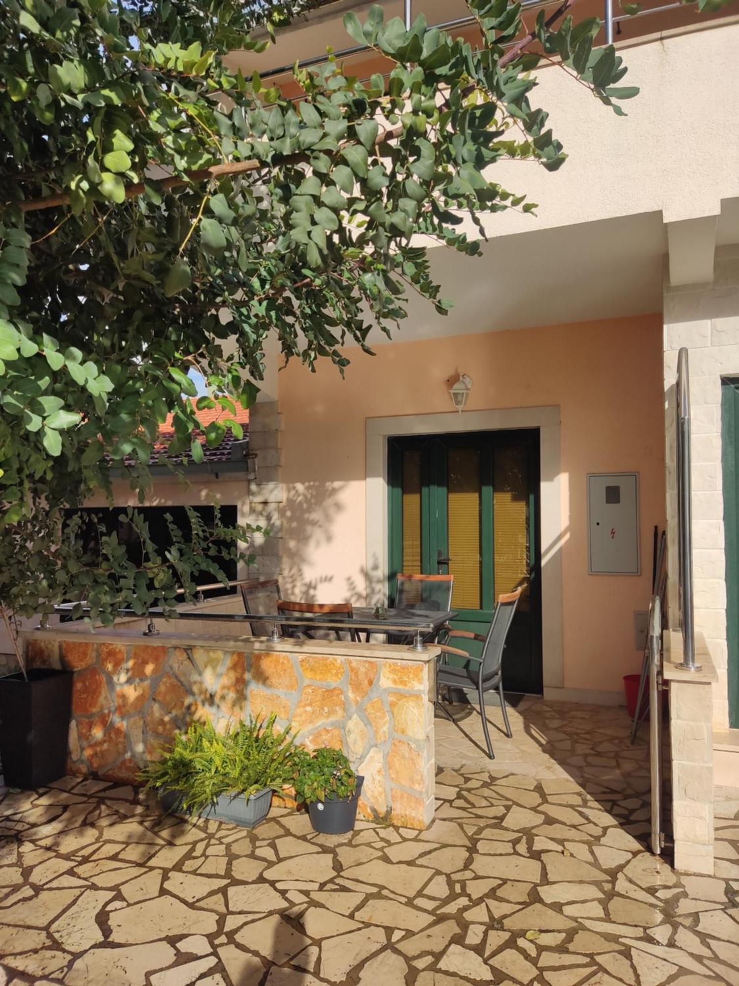Apartments Ivana Loviste Bagian luar foto