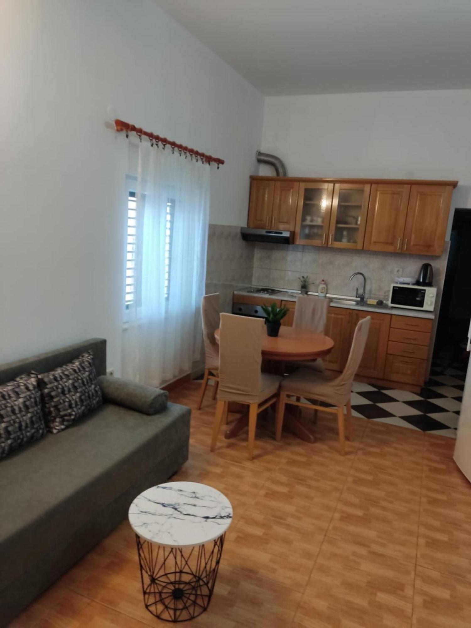 Apartments Ivana Loviste Bagian luar foto
