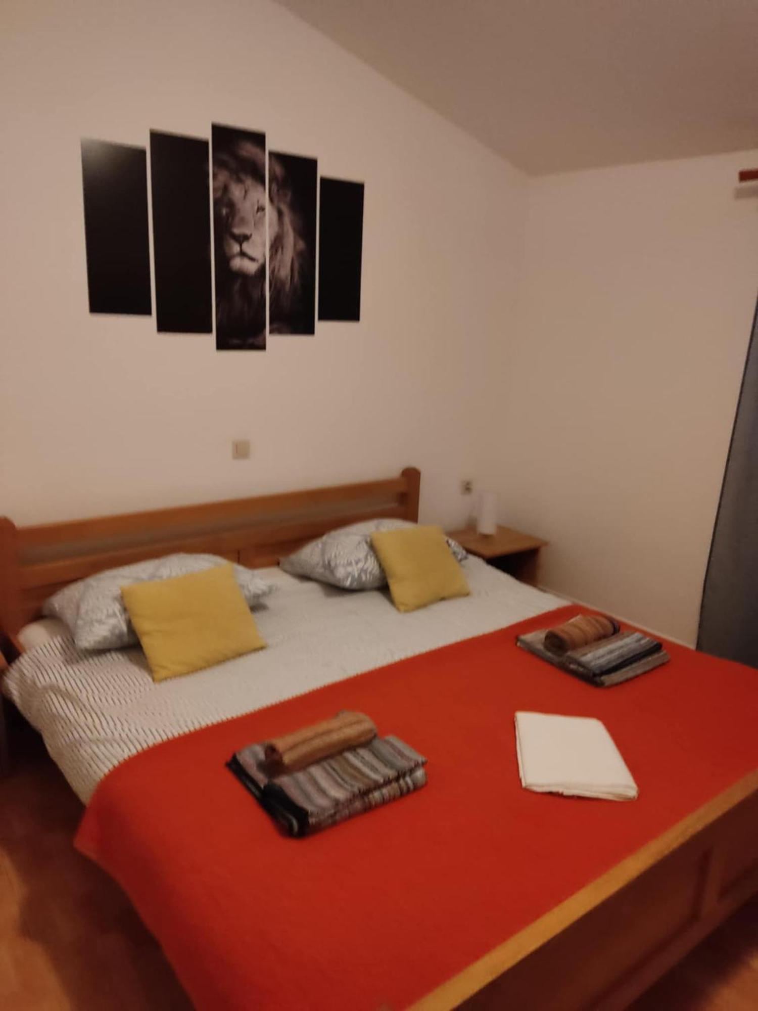 Apartments Ivana Loviste Bagian luar foto