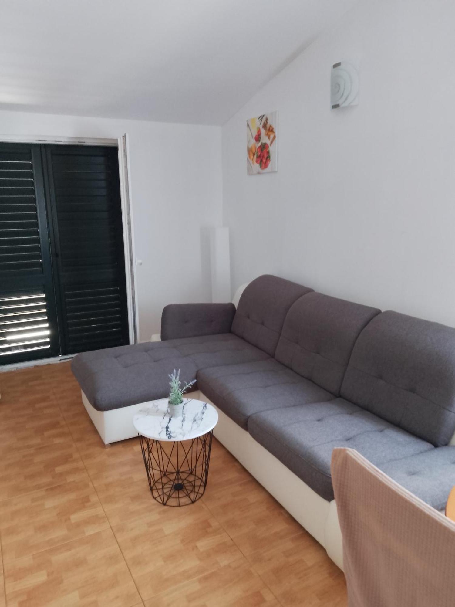 Apartments Ivana Loviste Bagian luar foto