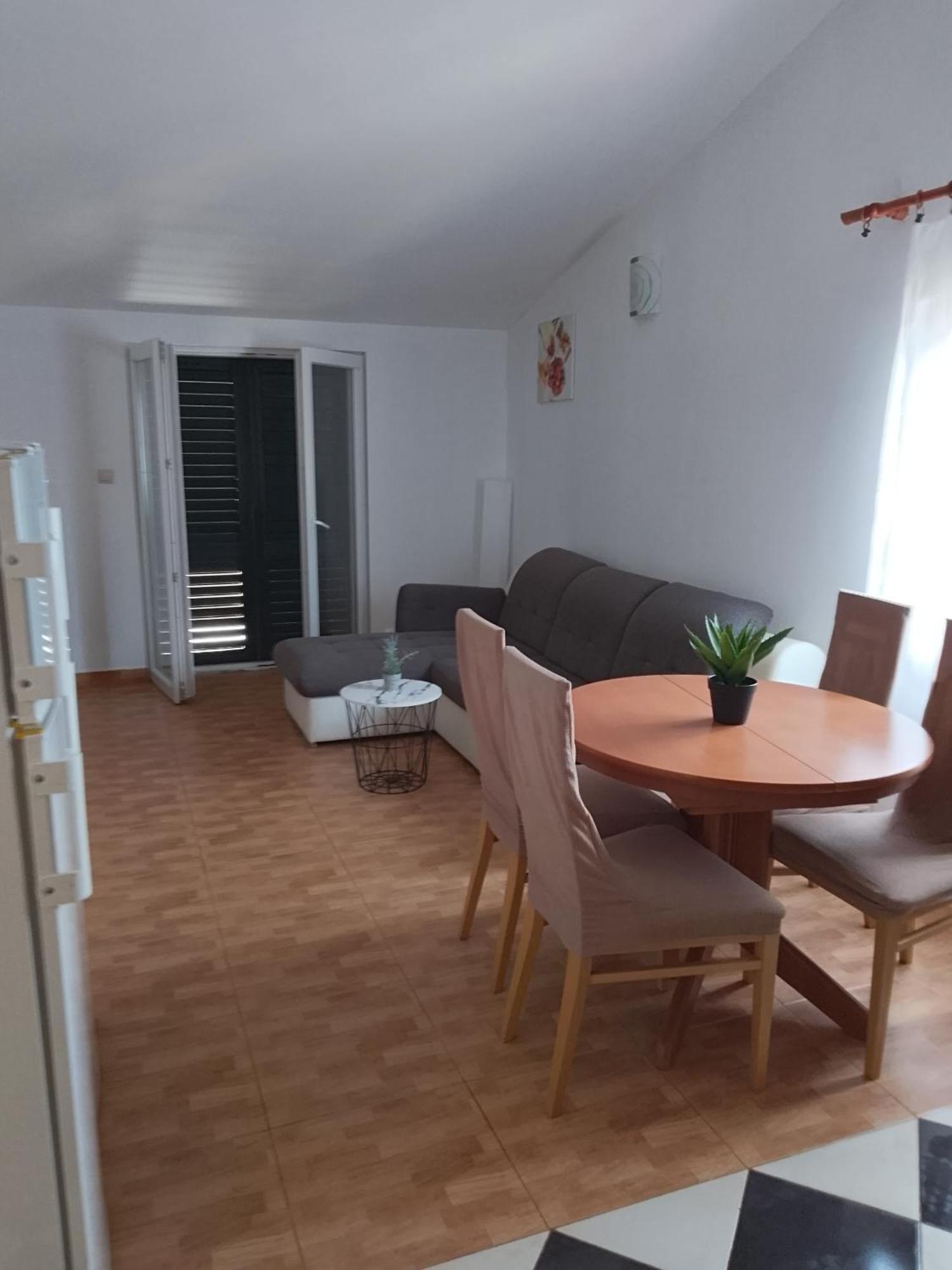 Apartments Ivana Loviste Bagian luar foto